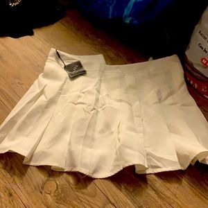 BRAND NEW never worn white L tennis skirt